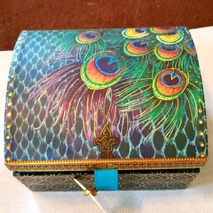 Punch peacock music box w/2 lavender scented soaps